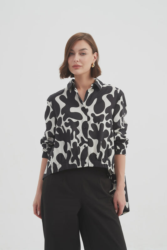 ELASTIC FRONT HEM PRINT SHIRT (BLACK & CREAM PRINT)