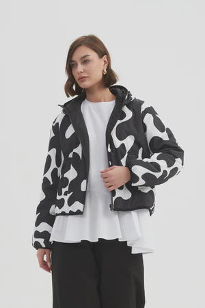 REVERSIBLE PRINT PUFFER JACKET (BLACK & CREAM)