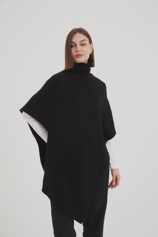 BUTTON DETAIL ASYMMETRIC PONCHO BLACK (One Size)