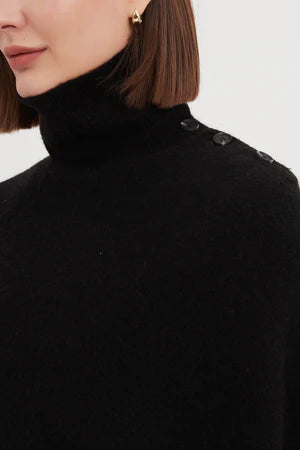 BUTTON DETAIL ASYMMETRIC PONCHO BLACK (One Size)