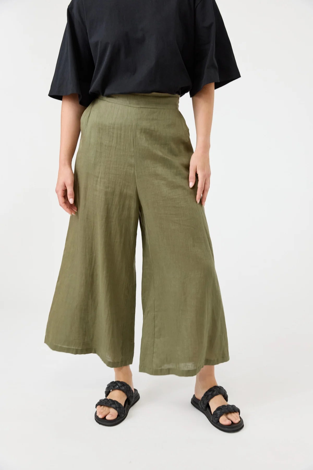 Studio Crop Pant Khaki