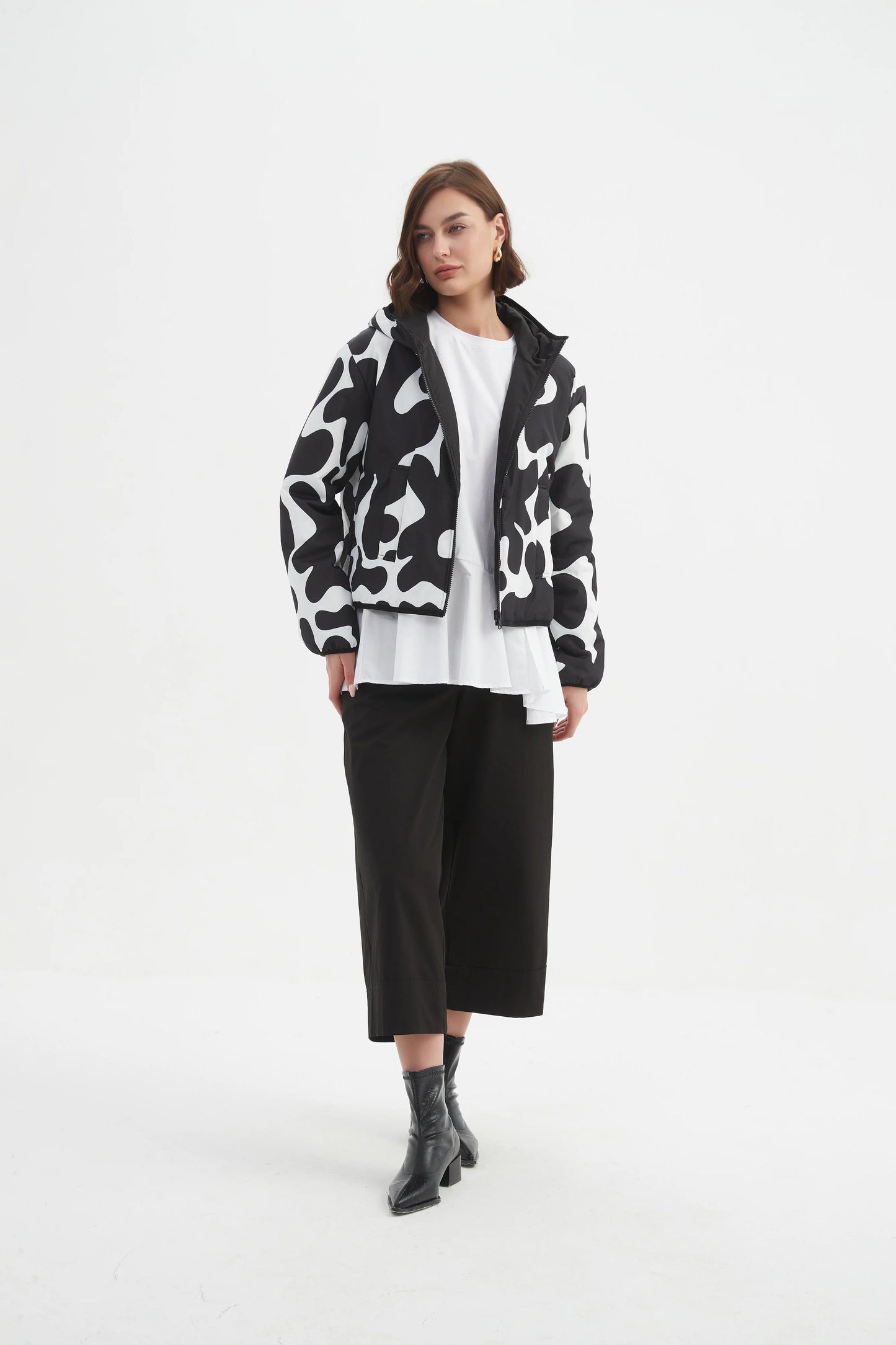 REVERSIBLE PRINT PUFFER JACKET (BLACK & CREAM)