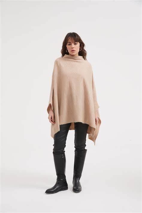 Funnel Neck Shawl Cream (One Size)