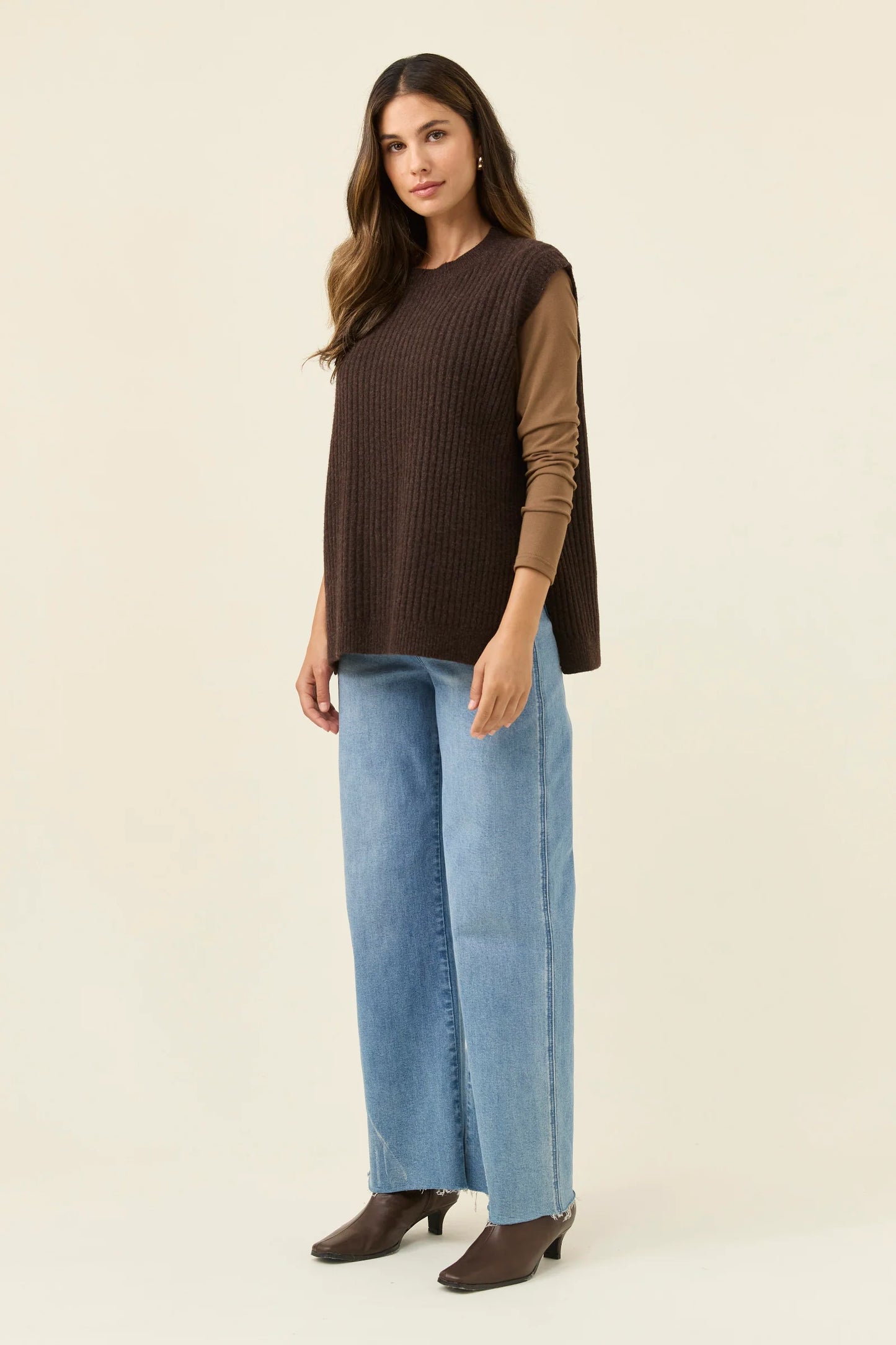 Miru Crew Knit Vest Chocolate