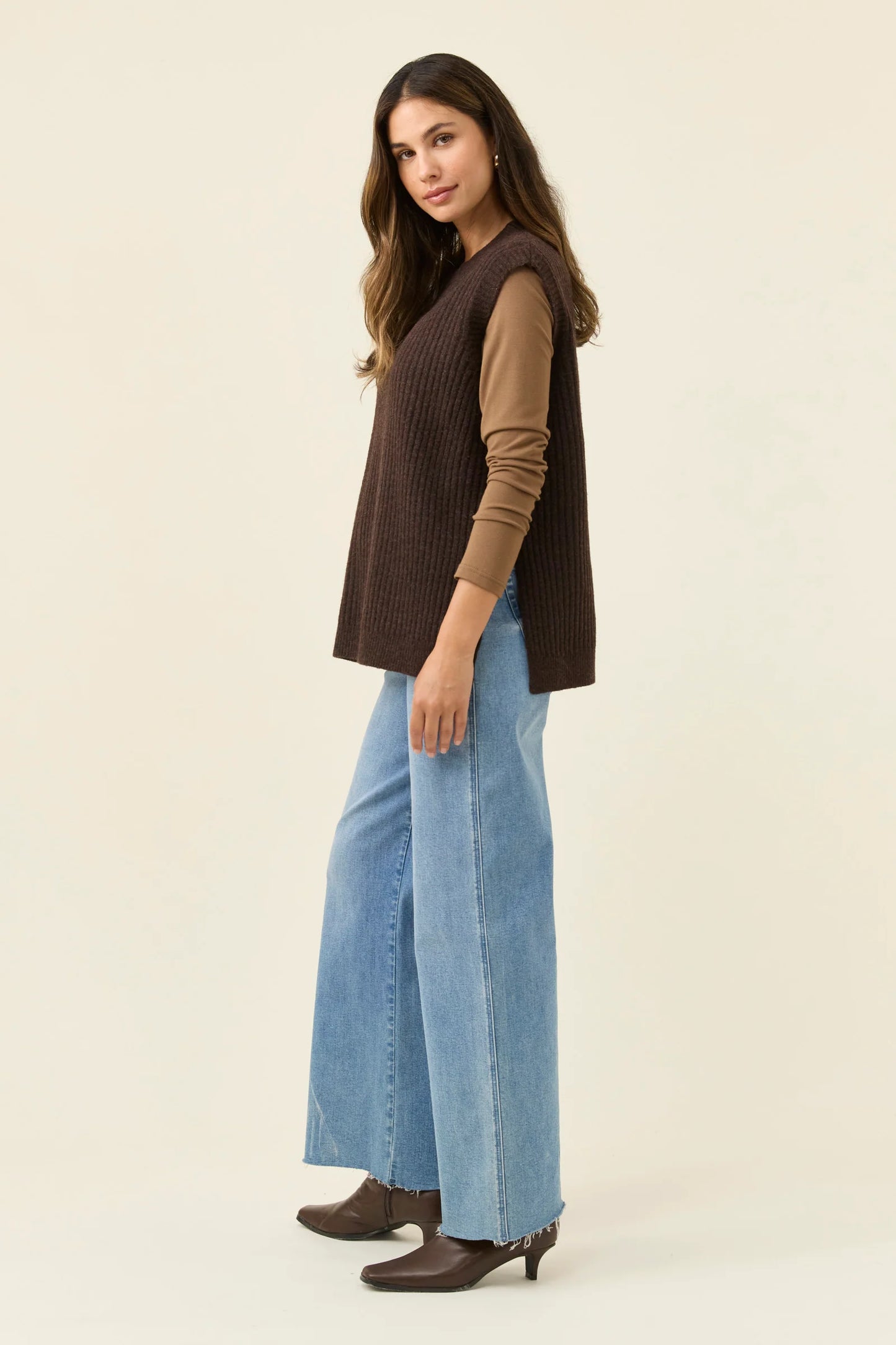 Miru Crew Knit Vest Chocolate