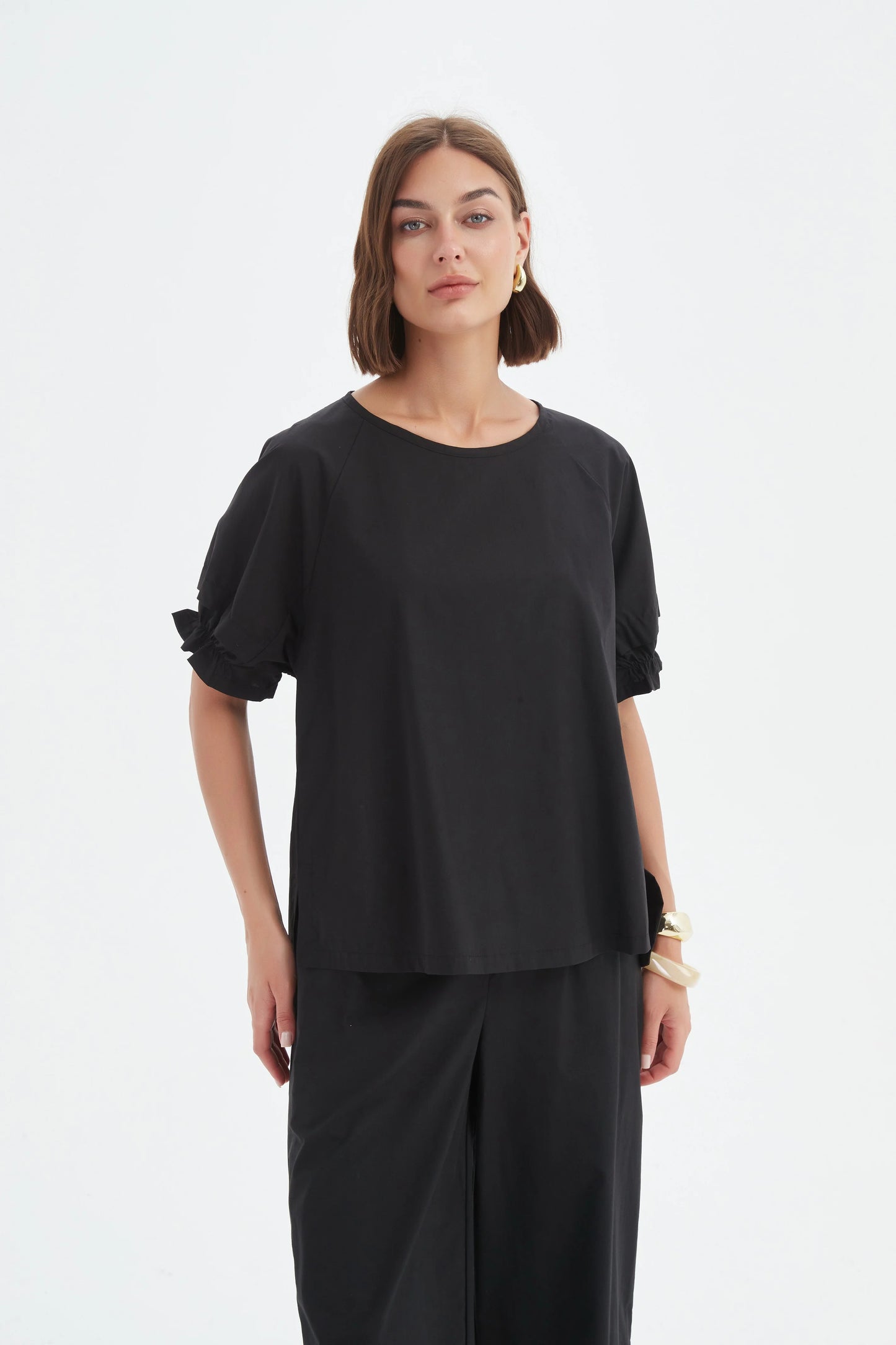 RUFFLE SLEEVE LYOCELL TOP - BLACK