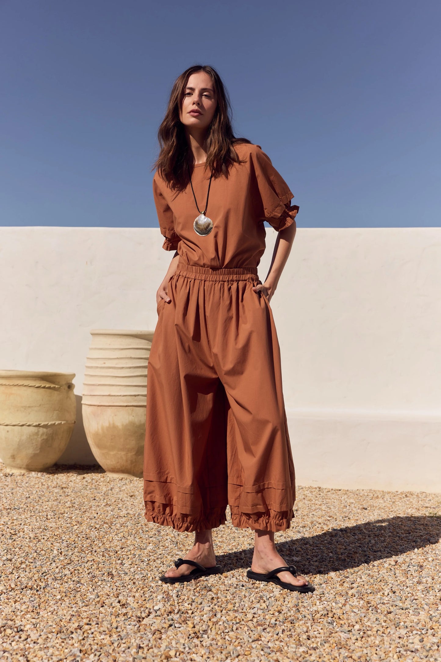 RUFFLE SLEEVE LYOCELL TOP - RUSSET