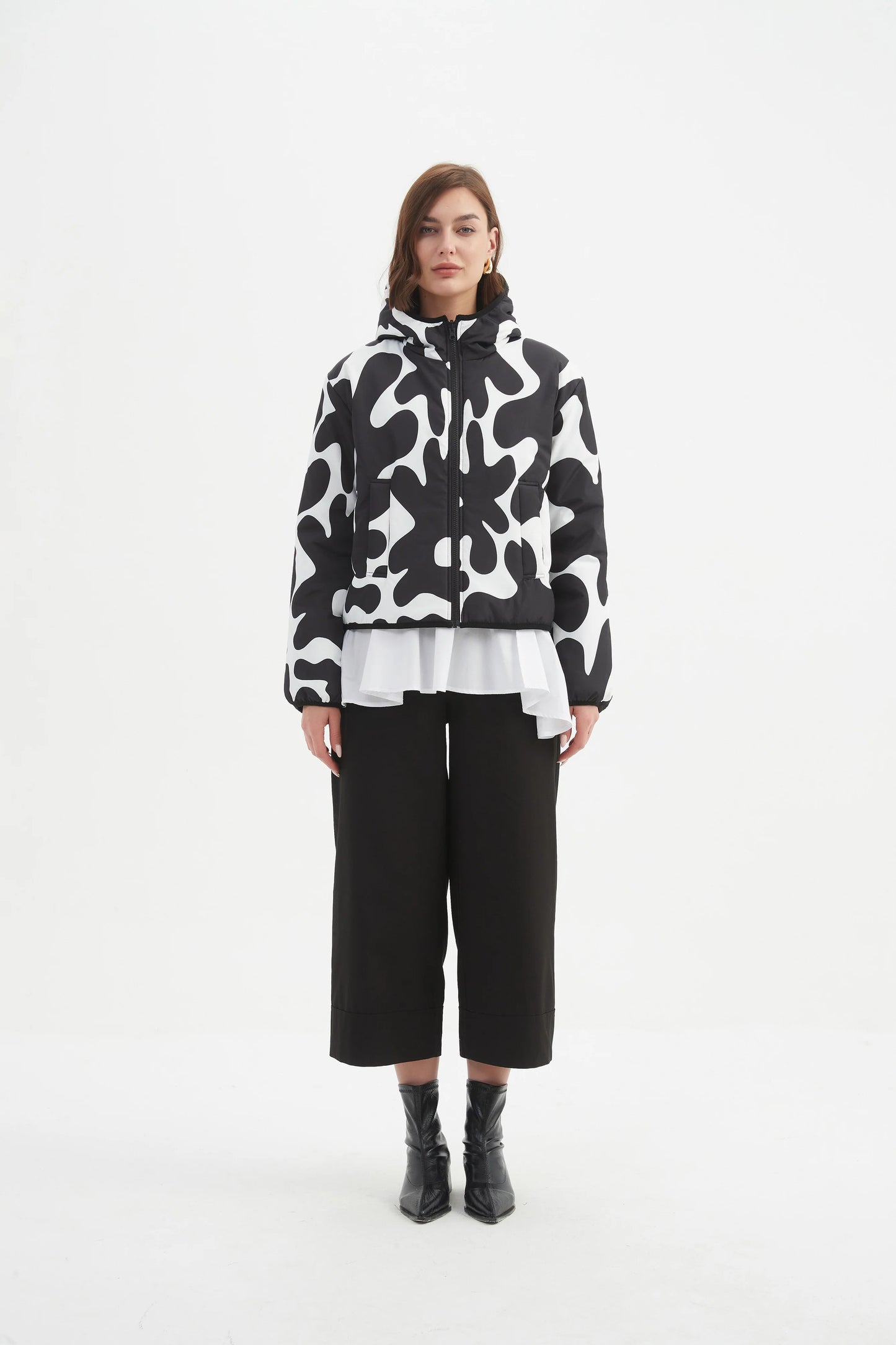 REVERSIBLE PRINT PUFFER JACKET (BLACK & CREAM)